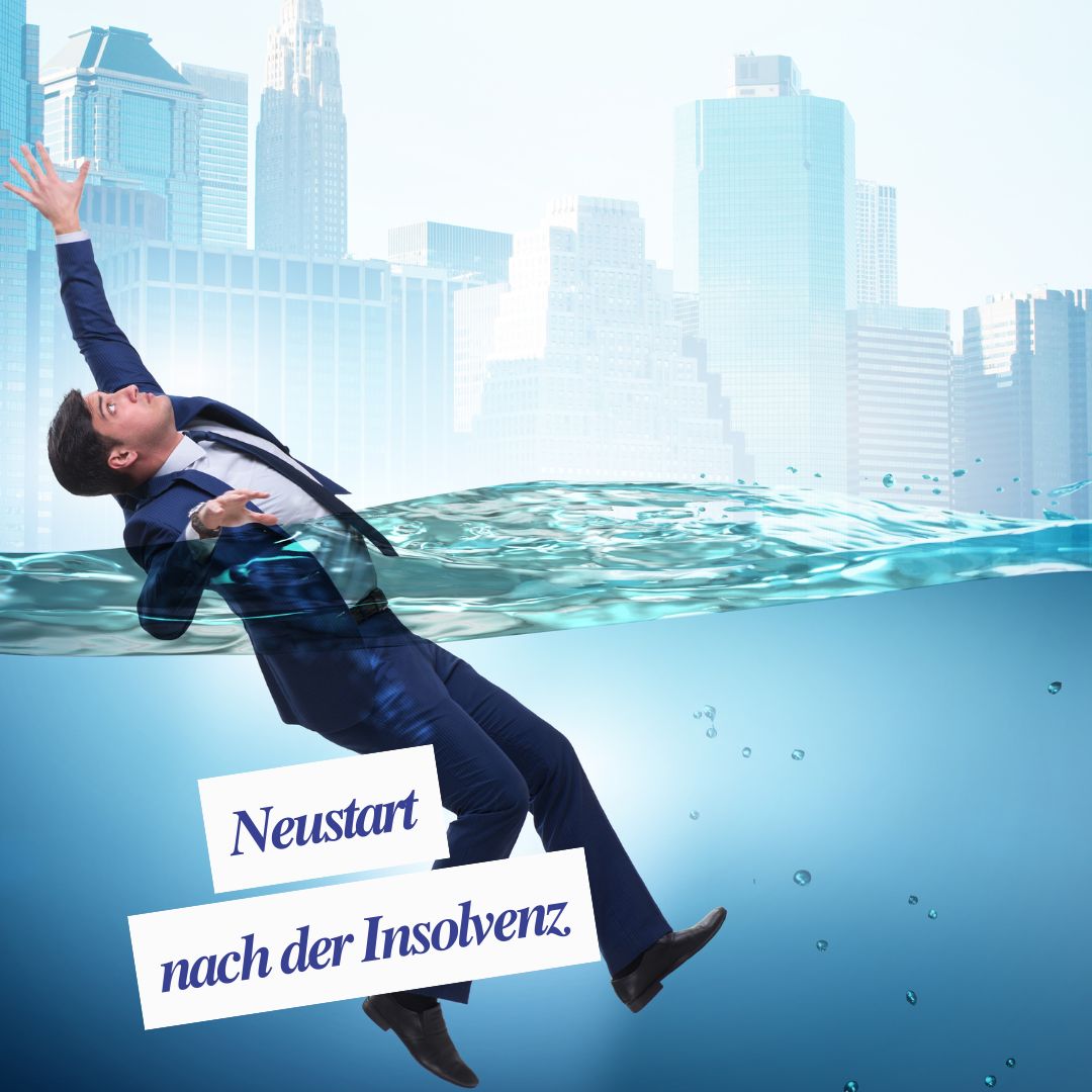 Nachdenkliche Person vor Geschäftsunterlagen